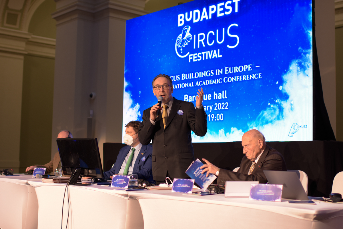 A kiállítást és a nemzetközi tudományos konferenciát Fekete Péter kultúráért felelős államtitkár, a Fesztivál szervező bizottságának elnőke nyitotta meg.