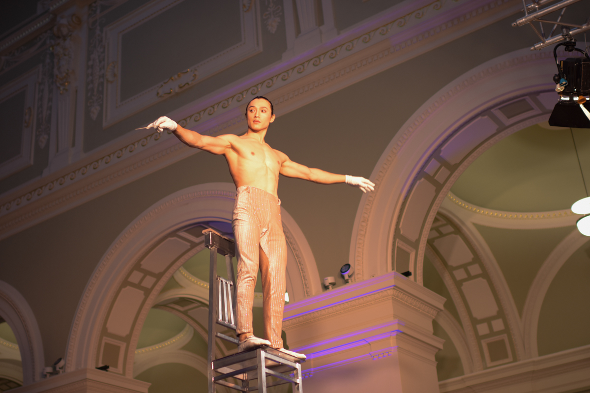 Az esemény fényét Lkhagva Ochir különleges székegyensúlyozó produkciója emelte.